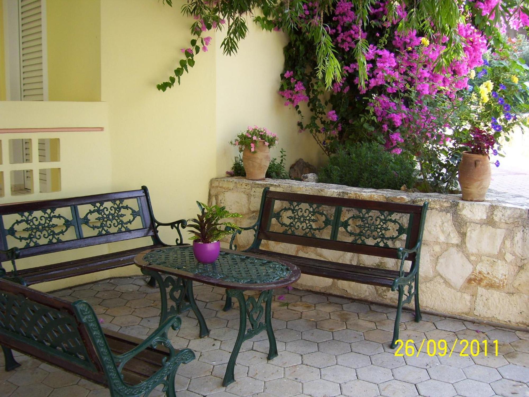 Apelia Residence Agia Marina  Exterior photo
